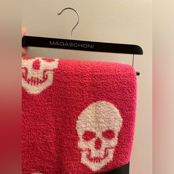 Skull Soft Throw Blanket Viral Magaschoni Pink White Reversible Gothic Halloween - Picture 4 of 8